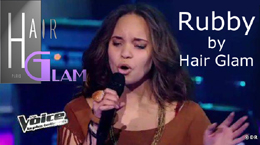 Rubby avec ces extensions de cheveux dans The Voice