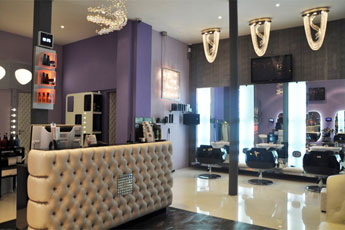 Intérieur du salon d'extension Hair Glam